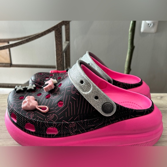 Barbie Croc Black and Pink Size 7 - Picture 3 of 4